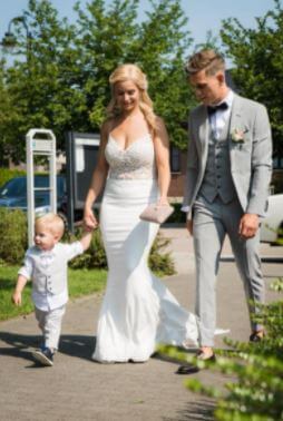 Laura Hilven with her husband Leandro Trossard and son.